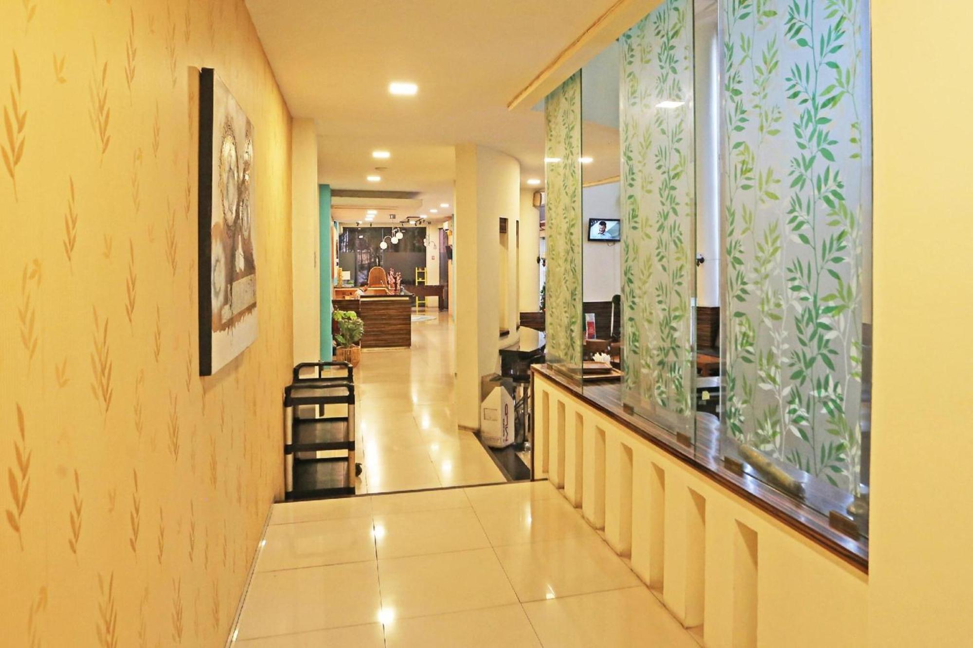 Super Oyo Townhouse Oak Hotel Fiducia Serpong Exterior photo