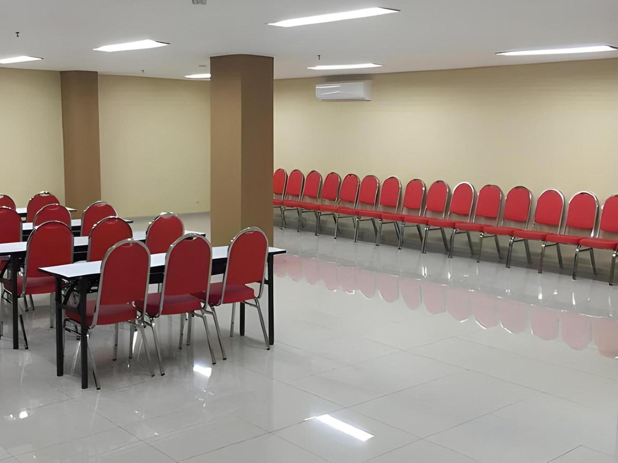 Super Oyo Townhouse Oak Hotel Fiducia Serpong Exterior photo