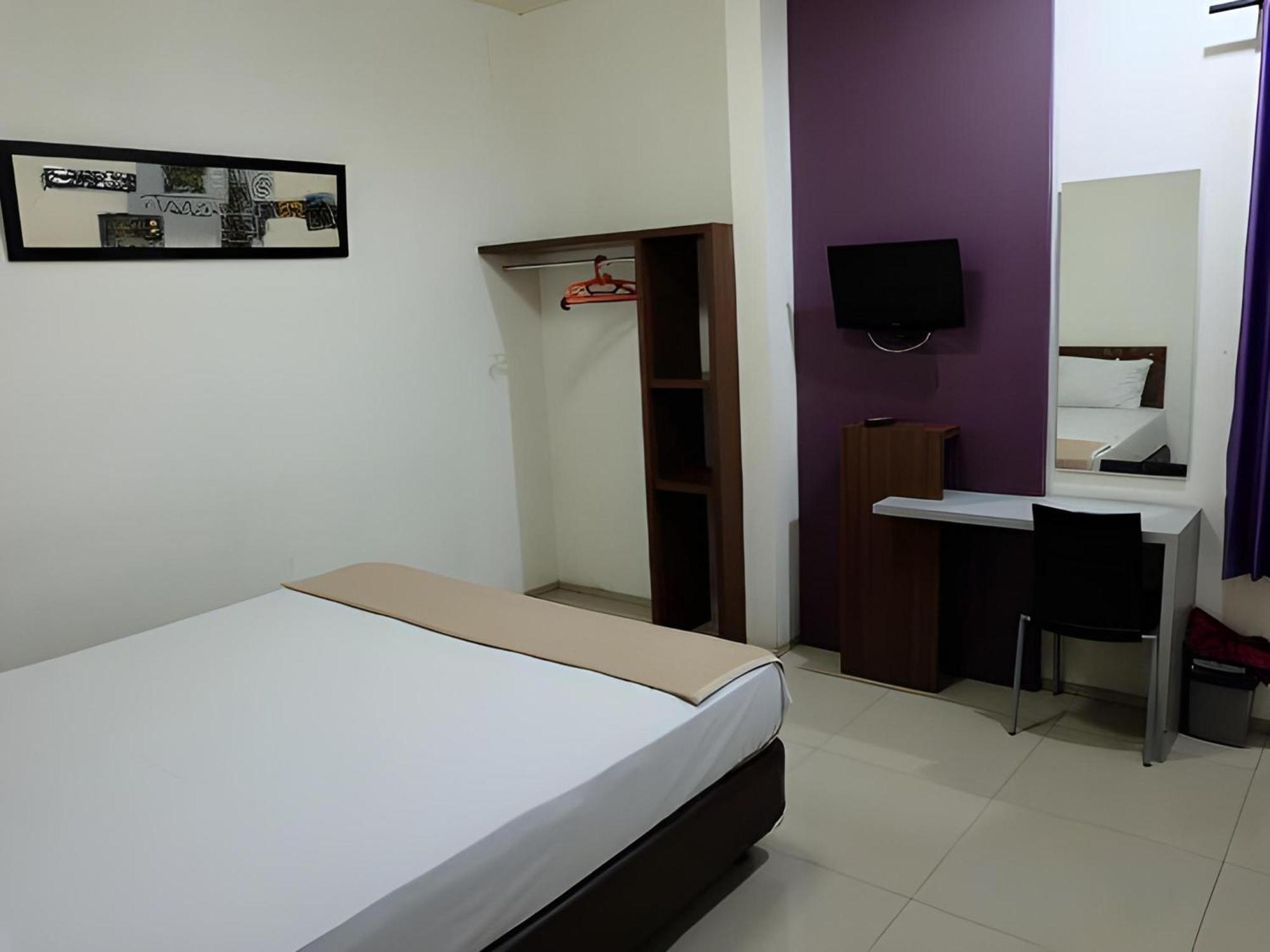 Super Oyo Townhouse Oak Hotel Fiducia Serpong Exterior photo
