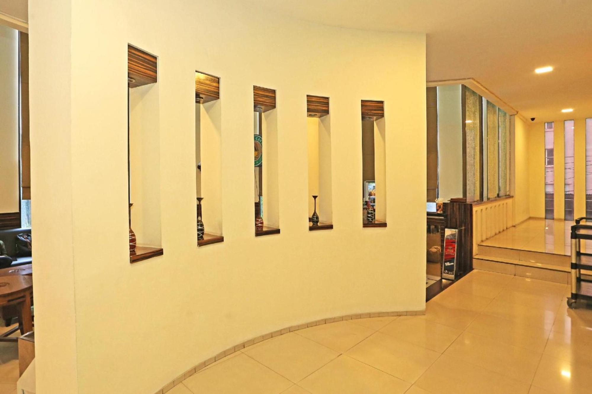 Super Oyo Townhouse Oak Hotel Fiducia Serpong Exterior photo