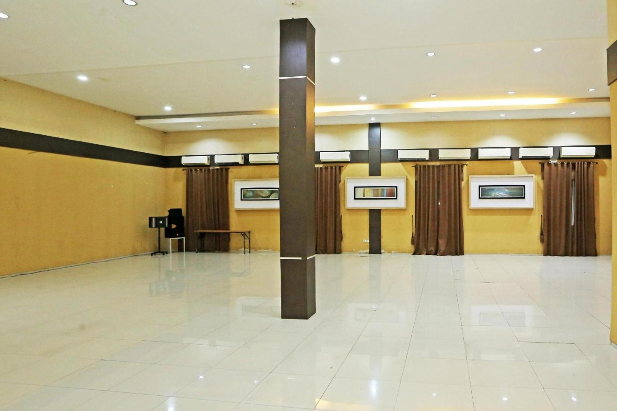 Super Oyo Townhouse Oak Hotel Fiducia Serpong Exterior photo