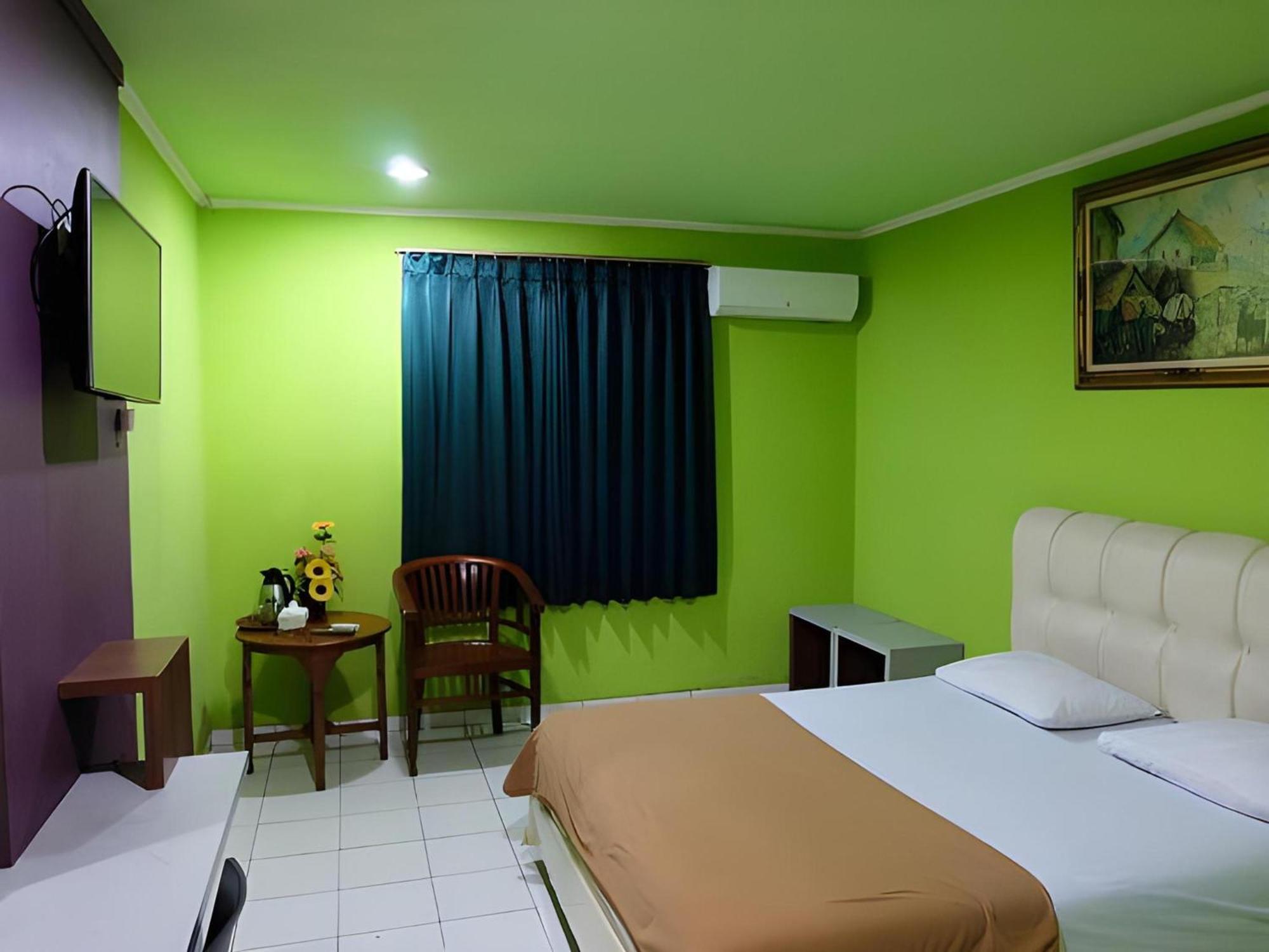Super Oyo Townhouse Oak Hotel Fiducia Serpong Exterior photo
