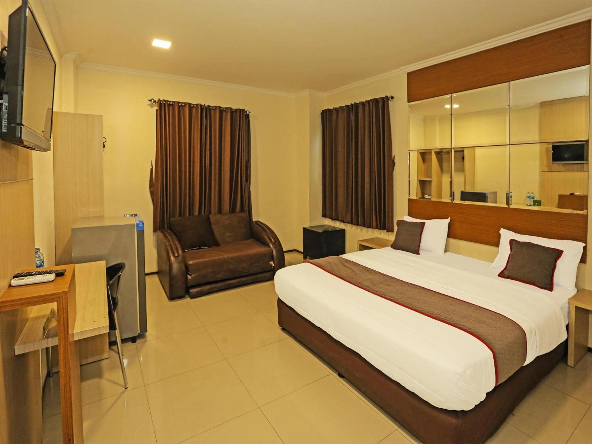 Super Oyo Townhouse Oak Hotel Fiducia Serpong Exterior photo