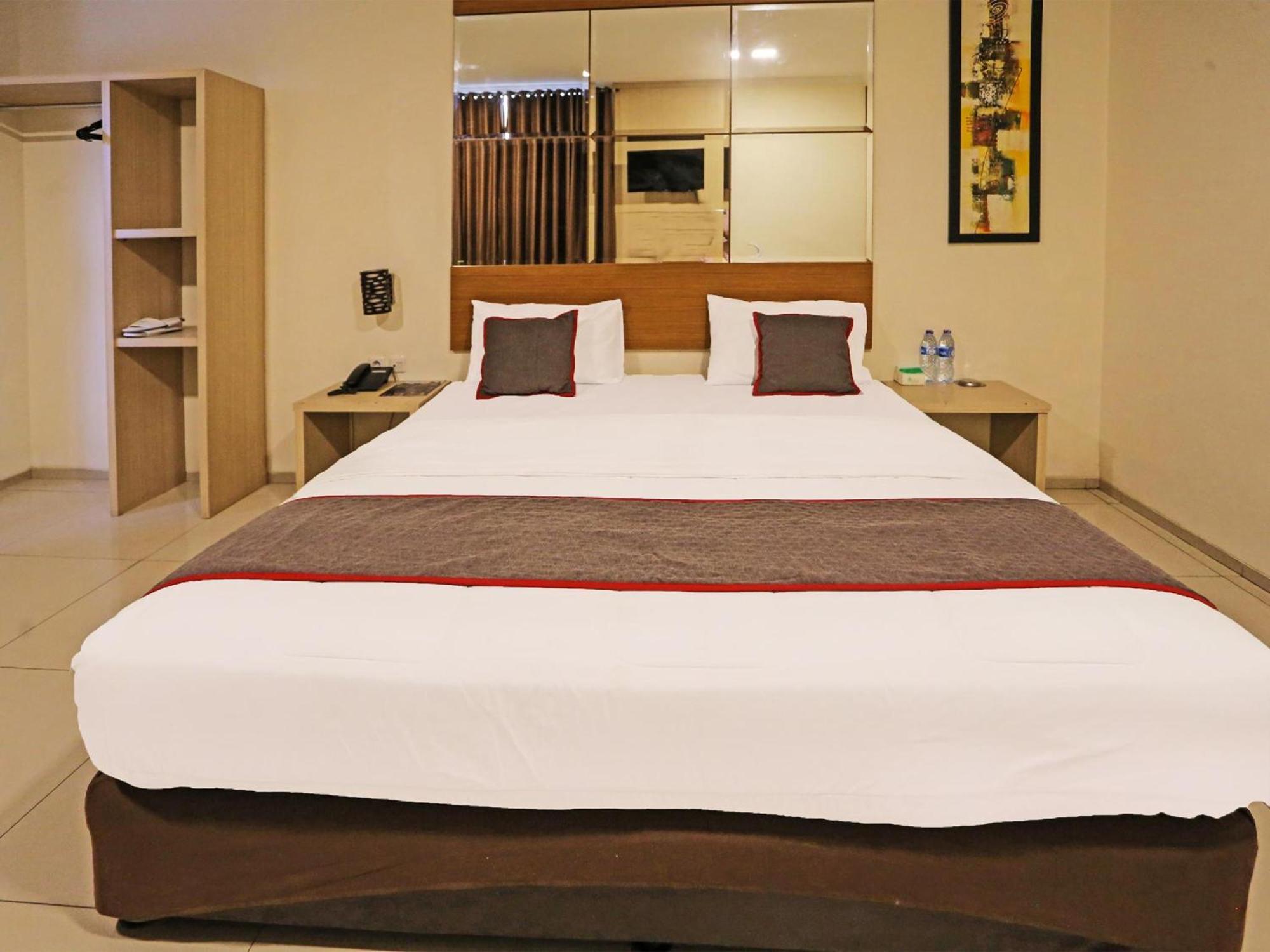 Super Oyo Townhouse Oak Hotel Fiducia Serpong Exterior photo